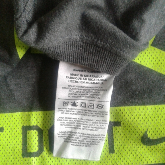 Nike short sleeve t-shirt size men's small - Picture 6 of 6